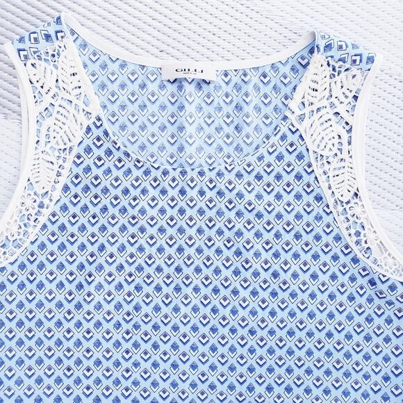 Gilli  Blue Print Tunic Sleeveless‎ Lace Trim Top Feminine Size Medium - Picture 5 of 9